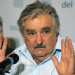 Pepe Mujica pide disculpas por patear perrito