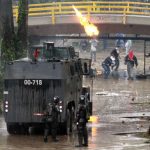 Tanqueta del ESMAD acaba de entrar a la Universidad Nacional