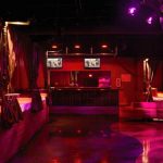 Reconocidos funcionarios habrían intercambiado esposas en bar swinger