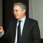 Uribe deja sin trabajo a jefe de prensa de las Farc
