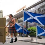 Gente linda de Bogotá dividida en votación simbólica de referendo escocés