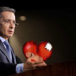 Uribe asegura que «en mi gobierno nadie ponía los cachos»