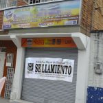 Sellan agencia de viajes que ofrecía polémico «Plan escápate» a uribistas