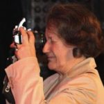 Tía insiste en llamar selfie a toda clase de fotos