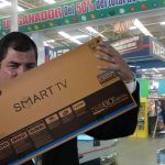 Rafael Correa gana televisor luego de comprar en Alkosto de Ipiales