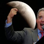 «Nada de eclipse, atentado de la Far dejó sin luz a la luna», denuncia Uribe