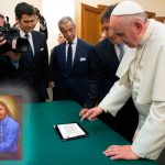 Papa recibió email de Dios con mandamientos actualizados
