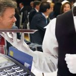 Le rechazan pago con tarjeta de crédito a Santos: no le creyeron el plazo