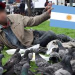 Indigentes ahora fingen acento argentino para pasar por hippies