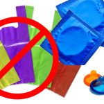 Con prohibición de bolsas pequeñas se sabrá quién compra condones.