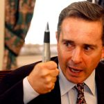 Balígrafo se le dispara a Uribe