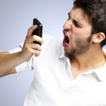 Demuestran que el celular también funciona poniéndolo en la oreja