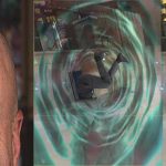 Periodista de inmersión entra por pequeña puerta de los Rausch y desaparece, se cree que está en dimensión paralela