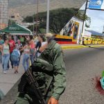 Venezolanos también cruzan la frontera tras pokemones