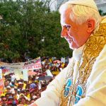 Uribe invita a Benedicto a visita paralela a la de Francisco