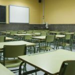 Joven universitaria denuncia acoso sexual de profesor y directivas le creen y la respaldan