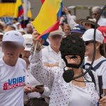 Uribistas inventan dispositivo para mandar moral a la tropa