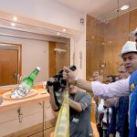 Vargas Lleras no se aguanta y organiza inauguración de arreglo de humedad en su casa