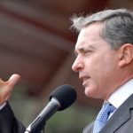 Uribe se somete a una cirugía para cambiar la mano izquierda por una derecha