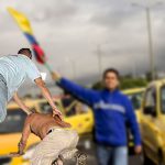 Taxistas linchan peatón que rechazó ofrecimiento de viajar con ellos