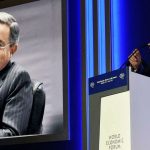 Uribe deja publicidad contra el plebiscito en manos de Santos