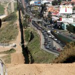 Nadie en USA quiere ser agente de inmigración: contratarán celadores colombianos