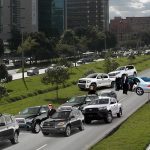 Avenida El Dorado colapsada por escoltas de dignatarios, piden a Papamóvil buscar vías alternas o poner el Waze