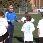 Iván Duque dirige equipo infantil para que lo puedan llamar ‘Profe’