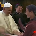 Papa Francisco gana campeonato interiglesias de manitas calientes